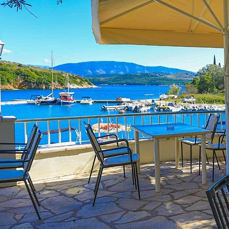 Theophilos Dio Agios Stefanos  Exteriör bild