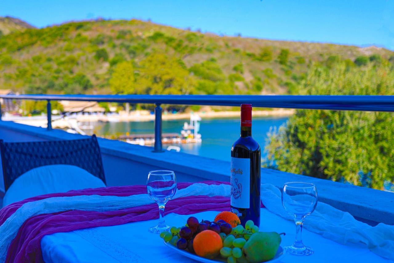 Theophilos Dio Agios Stefanos  Exteriör bild