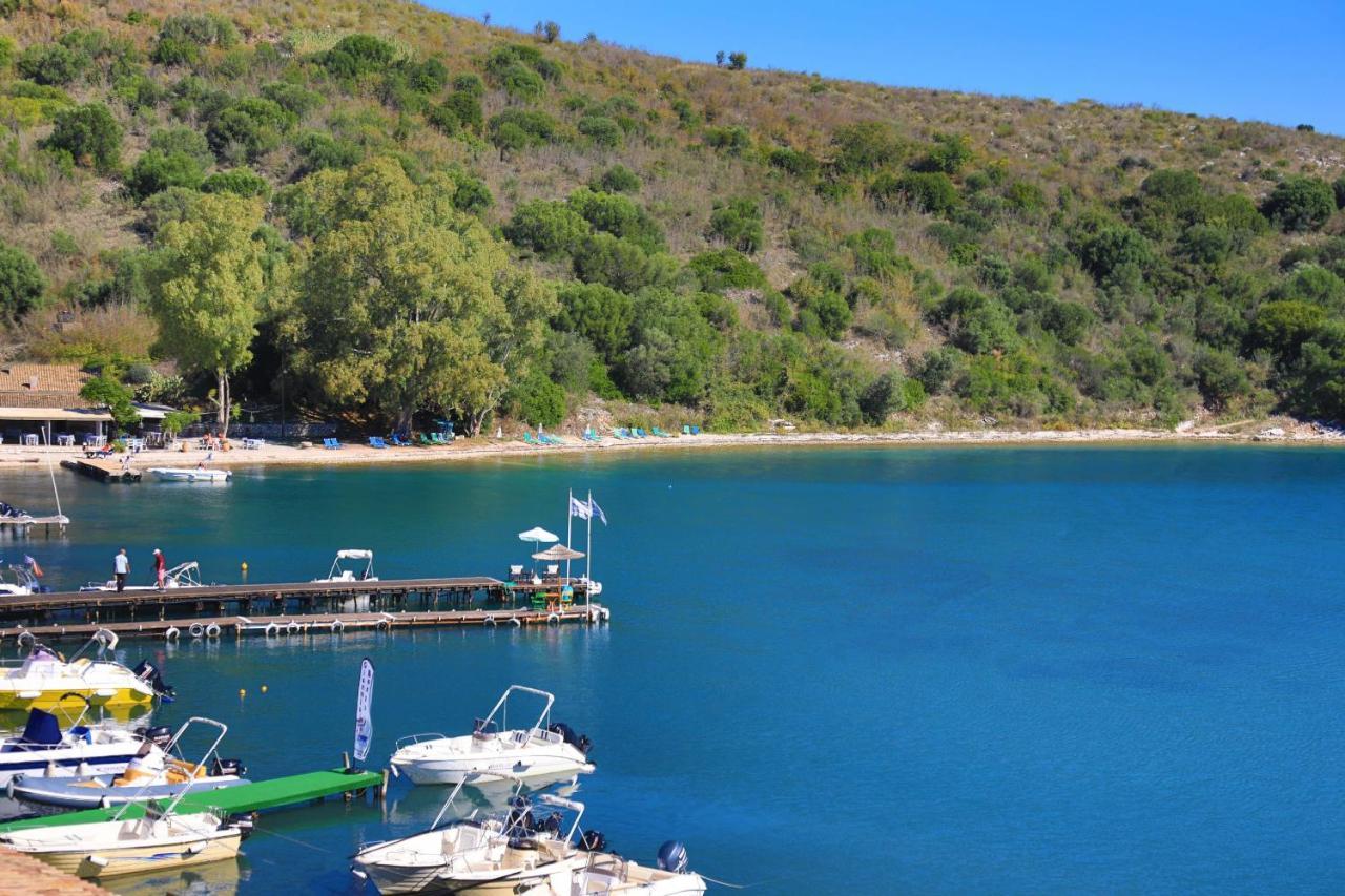 Theophilos Dio Agios Stefanos  Exteriör bild